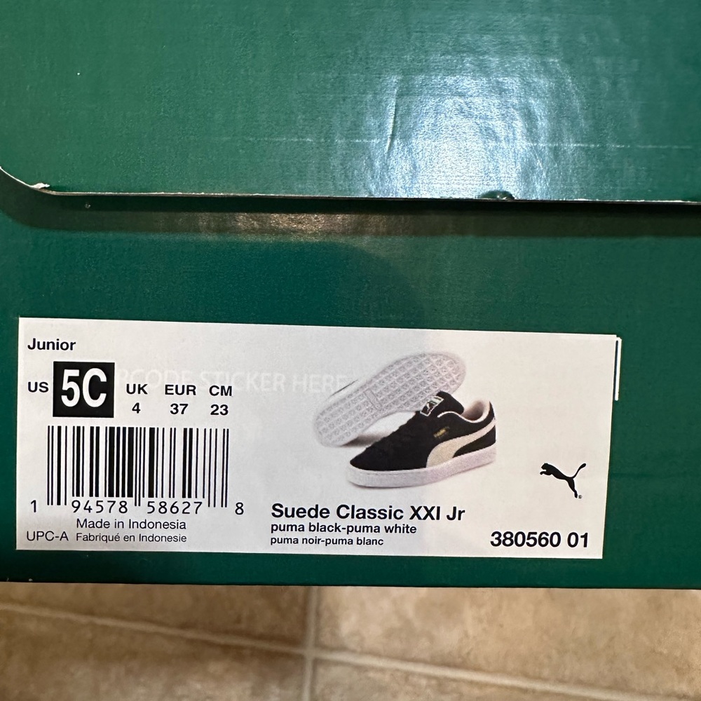Puma Suede Black and White Sneakers - Picture 4 of 4